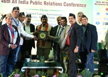 उत्तराखंड की ब्रह्म कमल टोपी रायपुर छत्तीसगढ़ में आयोजित जनसंपर्क के महाकुंभ में बनी आकर्षण का केंद्र