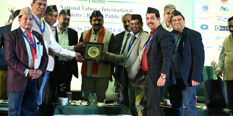 उत्तराखंड की ब्रह्म कमल टोपी रायपुर छत्तीसगढ़ में आयोजित जनसंपर्क के महाकुंभ में बनी आकर्षण का केंद्र