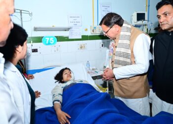 हल्द्वानी पहुंचते ही मुख्यमंत्री ने सबसे पहले सुशीला तिवारी अस्पताल पहुंचकर घायलों का जाना हाल