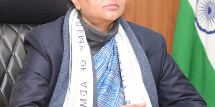 मुख्य सचिव  राधा रतूड़ी ने राज्य अतिथि गृहों को भुगतान के आधार पर पर्यटकों को भी उपलब्ध करवाने के निर्देश दिए