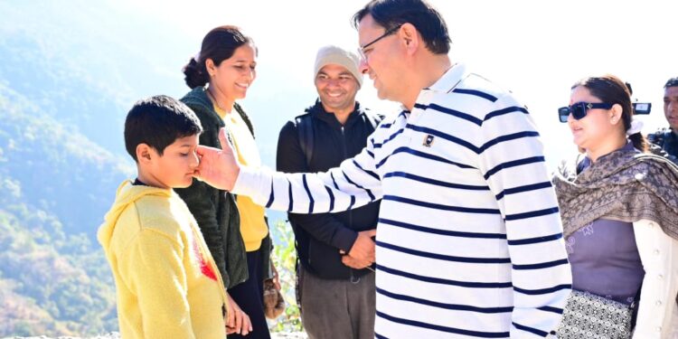 सीएम धामी ने किया देहरादून- मसूरी ट्रैक मार्ग का पैदल निरीक्षण
