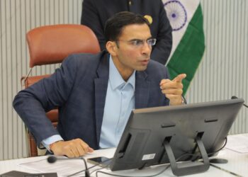 सड़क दुर्घटनाओं पर प्रभावी रोकथाम हेतु सड़क सुधारीकरण की कवायद जारी  डीएम ने सड़क सुधारीकरण कार्य को युद्धस्तर पर करने हेतु रेखीय विभाग को दिए हैं कड़ी निर्देश