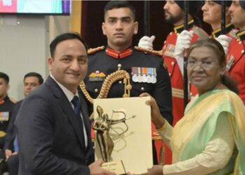 उत्तराखंड के लिए गौरव का पल पैरा शूटिंग कोच को राष्ट्रपति ने द्रोणाचार्य अवार्ड से नवाजा