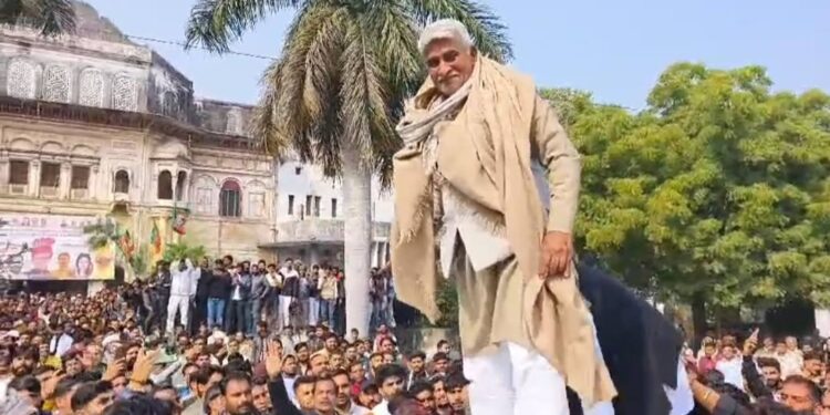  महापंचायत स्थगित होने के बावजूद लंढौरा महल में गुर्जर समाज के हजारों लोग पहुंचे,भारी पुलिस बल तैनात