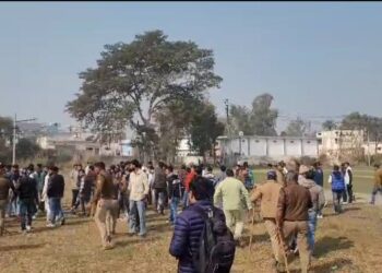 लक्सर में बिना अनुमति के कर रहे थे महापंचायत पुलिस ने रोका तो पुलिस पर क्या पथराव पुलिस ने किया क्या लाठी चार्ज