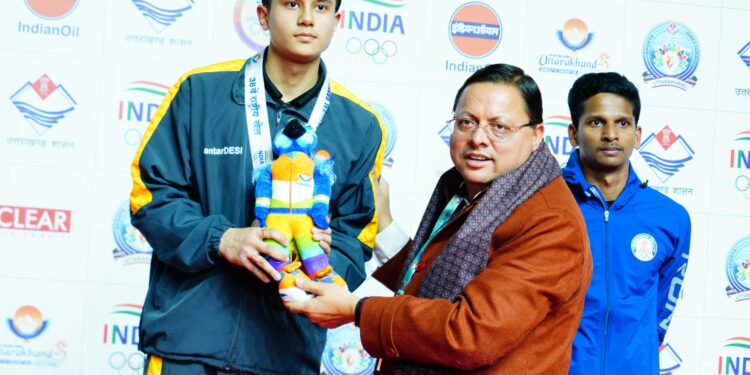 मुख्यमंत्री ने किया परेड ग्राउण्ड, देहरादून में 38वें राष्ट्रीय खेल-2025 के अन्तर्गत आयोजित बैडमिंटन प्रतियोगिता का अवलोकन  विजेता खिलाडियों को मेडल पहनाकर किया सम्मानित