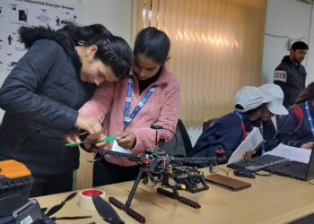 ड्रोन दीदी – वंचित वर्ग की बेटियां ड्रोन पायलट बन भर रही हैं ऊंची उड़ान , आईटीडीए कैल्क करवा रहा है 52 युवतियों को ड्रोन सर्विस टैक्नीशियन का कोर्स