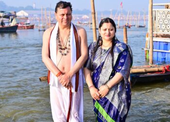 मुख्यमंत्री  पुष्कर सिंह धामी ने महाकुंभ 2025 के पुण्य अवसर पर पावन दिव्य त्रिवेणी संगम पर सपरिवार स्नान किया।