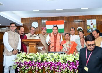 मुख्यमंत्री धामी ने विधानसभा अध्यक्ष की उपस्थिति में ई-विधान एप्लीकेशन का किया लोकापर्ण