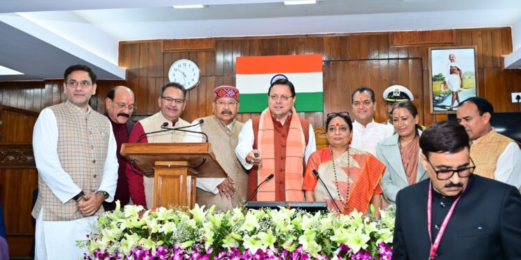 मुख्यमंत्री धामी ने विधानसभा अध्यक्ष की उपस्थिति में ई-विधान एप्लीकेशन का किया लोकापर्ण