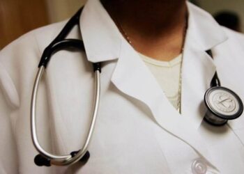 धामी सरकार ने 60 से बढ़ाकर 65 वर्ष की डॉक्टरों के रिटायरमेंट की उम्र , राज्य के लगभग 550 विशेषज्ञ डाक्टरों को मिलेगा सेवा लाभ