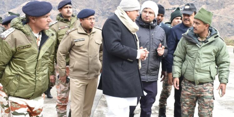 मुख्यमंत्री ने किया माणा पास स्थित घटना स्थल का हवाई निरीक्षण,ज्योर्तिमठ पहुंचकर सर्च एंड रेस्क्यू अभियान की जानकारी ली