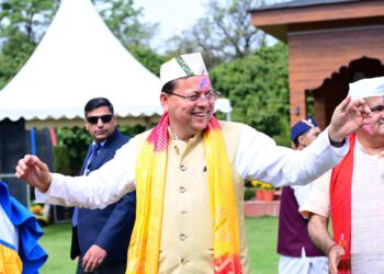 मुख्यमंत्री आवास में होली मिलन कार्यक्रम का भव्य आयोजन, सीएम आवास में दिखे उत्तराखंड की समृद्ध संस्कृति के विविध रंग