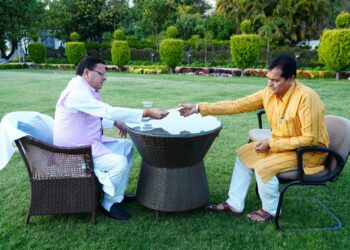 कैबिनेट मंत्री प्रेमचंद अग्रवाल ने सीएम धामी को सौंपा इस्तीफा