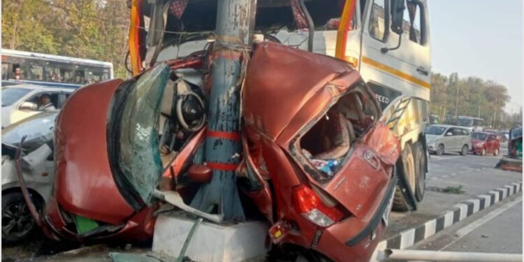 लच्छीवाला टोल प्लाजा पर भीषण सड़क हादसा दो लोगों की मौत