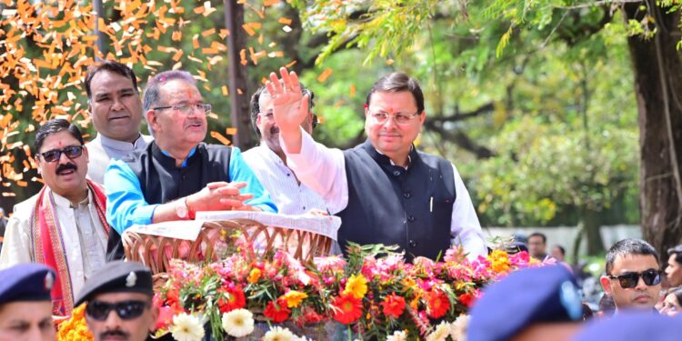 हाथीबड़कला से सर्वे स्टेडियम तक भव्य रोड शो,लाभार्थियों को महालष्मी किट और कृषि यंत्र सीएम ने किया वितरित