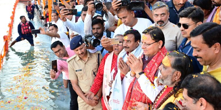 मुख्यमंत्री ने लक्ष्मीनारायण घाट रुड़की में किया मां गंगा आरती का शुभारंभ