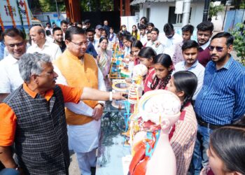 लैब ऑन व्हील्स-मोबाइल साइंस लैब परियोजना के द्वितीय चरण का मुख्यमंत्री ने किया शुभारंभ शुभारंभ