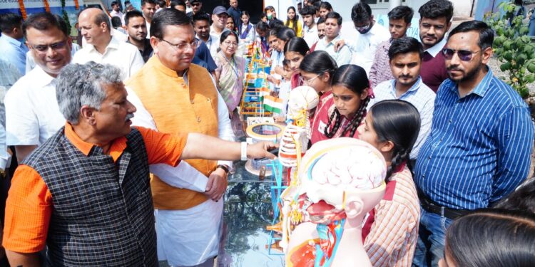 लैब ऑन व्हील्स-मोबाइल साइंस लैब परियोजना के द्वितीय चरण का मुख्यमंत्री ने किया शुभारंभ शुभारंभ