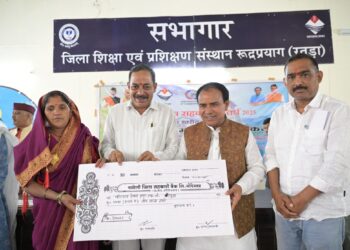 रुद्रप्रयाग में आयोजित हुआ सहकारिता महिला सशक्तिकरण कार्यक्रम 10000 लखपति दीदी बनाएगा रुद्रप्रयाग: सहकारिता मंत्री डॉ. धन सिंह रावत 32 महिलाओं को सहकारिता महिला शक्ति सम्मान 2025 से नवाजा गया