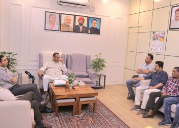 कैबिनेट मंत्री गणेश जोशी ने सहस्त्रधारा क्षेत्र की पार्किंग एवं प्रवेश शुल्क संबंधी व्यवस्थाओं को लेकर की बैठक, दिए आवश्यक दिशा निर्देश