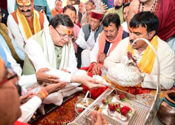 गंगोत्री और यमुनोत्री धाम के कपाट श्रद्धालुओं के लिए खुले, प्रधानमंत्री  नरेन्द्र मोदी के नाम से दोनों धामों में की गई पहली पूजा