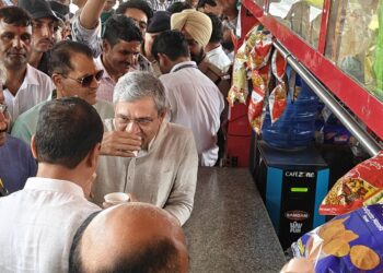 केंद्रीय रेल मंत्री अश्वनी वैष्णव पहुंचे योग नगरी ऋषिकेश रेलवे स्टेशन किया निरीक्षण