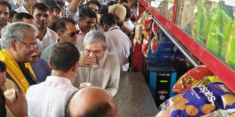 केंद्रीय रेल मंत्री अश्वनी वैष्णव पहुंचे योग नगरी ऋषिकेश रेलवे स्टेशन किया निरीक्षण