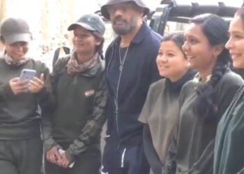 अन्ना’ ने की जंगल की सैर! फाटो पर्यटन जोन में अभिनेता सुनील शेट्टी ने जंगल सफारी का उठाया लुफ्त