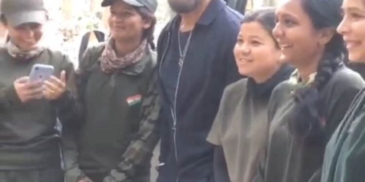 अन्ना’ ने की जंगल की सैर! फाटो पर्यटन जोन में अभिनेता सुनील शेट्टी ने जंगल सफारी का उठाया लुफ्त