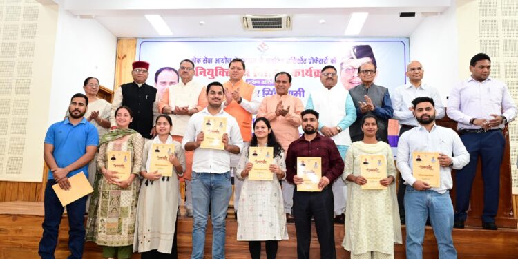 मुख्यमंत्री  पुष्कर सिंह धामी ने विभिन्न पदोंं पर नियुक्त 139 अभ्यर्थियों को नियुक्ति पत्र वितरित किए , उच्च शिक्षा विभाग में 52 पदों पर तथा चिकित्सा शिक्षा विभाग में 87 पदों पर दी गई नियुक्ति 