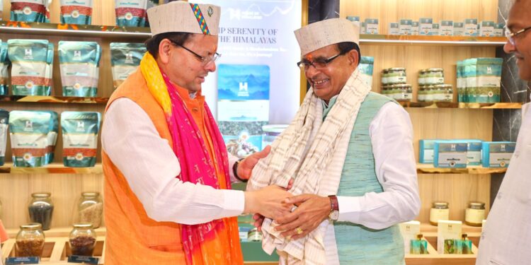 केंद्रीय मंत्री  शिवराज सिंह चौहान एवं मुख्यमंत्री  पुष्कर सिंह धामी ने जौलीग्रांट एयरपोर्ट में “हाउस ऑफ हिमालयाज” के स्टोर का किया शुभारंभ