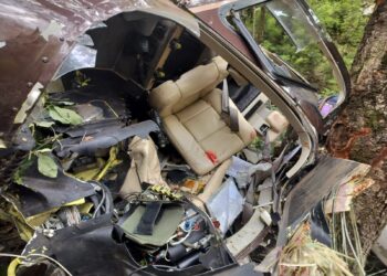 Helicopter Crash: गंगोत्री जा रहा हेलीकॉप्टर हादसे का शिकार, 6 की मौत एक गंभीर घायल।