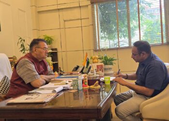 सड़क निर्माण योजनाओं को प्राथमिकता से पूरा करें: कैबिनेट मंत्री गणेश जोशी