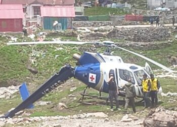 श्री केदारनाथ धाम में मरीज को एयर रेस्क्यू करने पहुंचे संजीवनी हेली एंबुलेंस की आपातकाल लैंडिंग,  पायलट की सूझबूझ से टला बड़ा हादसा