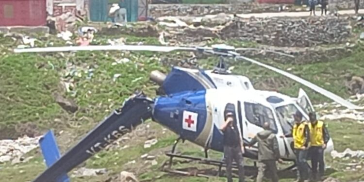 श्री केदारनाथ धाम में मरीज को एयर रेस्क्यू करने पहुंचे संजीवनी हेली एंबुलेंस की आपातकाल लैंडिंग,  पायलट की सूझबूझ से टला बड़ा हादसा