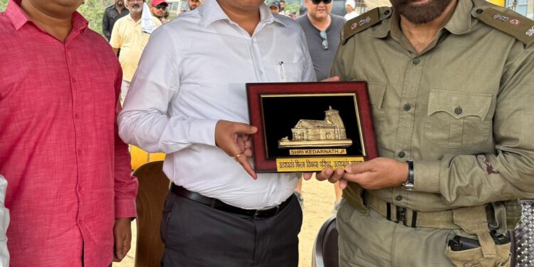 सनी देओल से मिले उत्तराखंड फिल्म विकास परिषद के सीईओ बंशीधर तिवारी, बॉर्डर 2 के सेट पर हुई सकारात्मक चर्चा