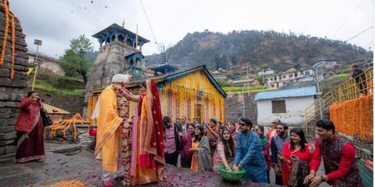 भगवान शिव के इस मंदिर में दुनिया भर से शादी के लिए पहुंच रहे जोड़े, इस साल अब तक 500 विवाह सम्पन्न