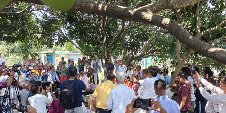 उत्तराखंड को हार्टिकल्चर का हब बनाएंगे – केंद्रीय कृषि मंत्री शिवराज सिंह चौहान  किसान चौपाल में किसानों से संवाद कर समस्याएं सुनीं, दिए समाधान के सुझाव  देहरादून जनपद के डोईवाला ब्लॉक के पाववाला सौड़ा गांव में ‘विकसित कृषि संकल्प अभियान’ के तहत लगी किसान चौपाल