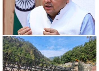 मुख्यमंत्री के निर्देश पर थराली में निर्माणाधीन पुल के क्षतिग्रस्त होने के मामले में तीन अभियंताओं को किया गया निलंबित।