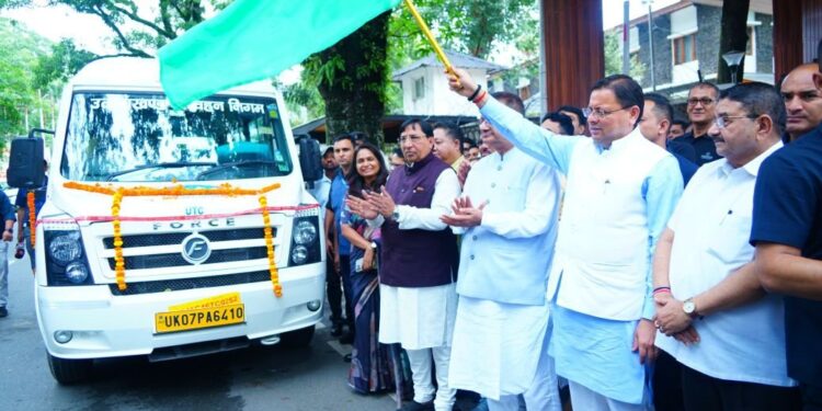 उत्तराखंड में परिवहन सेवाओं को मिला नया आयाम, मुख्यमंत्री धामी ने 20 नई वातानुकूलित यूटीसी टैम्पो ट्रैवलर को दिखाया हरी झंडी