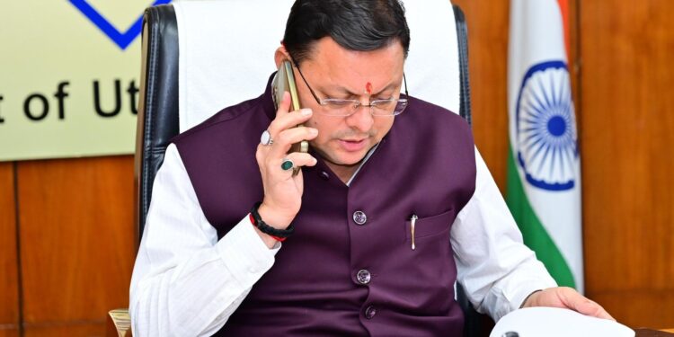 CM धामी को पत्र भेजने वाले लोगो  को CM ने किये फ़ोन, समस्याओं के समाधान के दिए निर्देश