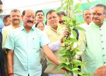 हरेला पर्व पर राज्यव्यापी पौधारोपण कार्यक्रम में मुख्यमंत्री ने रोपा रुद्राक्ष का पौधाप्र देश में हरेला का त्योहार मनाओ, धरती माँ का ऋण चुकाओ” थीम पर किया गया पौधा रोपण