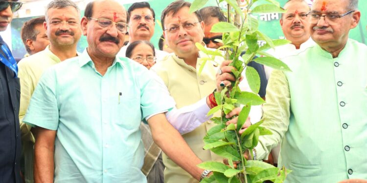 हरेला पर्व पर राज्यव्यापी पौधारोपण कार्यक्रम में मुख्यमंत्री ने रोपा रुद्राक्ष का पौधाप्र देश में हरेला का त्योहार मनाओ, धरती माँ का ऋण चुकाओ” थीम पर किया गया पौधा रोपण