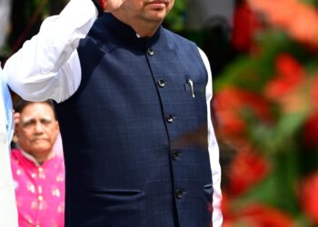 मुख्यमंत्री ने कारगिल विजय दिवस पर शहीद स्मारक पर पुष्प चक्र अर्पित कर शहीद को दी श्रद्धांजलि।