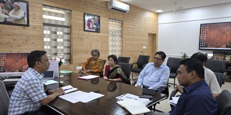 स्वास्थ्य सेवाओं में सुधार के लिए मुख्यमंत्री ने दिए निर्देश,स्वास्थ्य आयुक्त बनाने पर विचार, प्रमुख सचिव मुख्यमंत्री ने मांगा स्वास्थ्य विभाग से विस्तृत प्रस्ताव