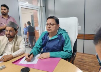 मुख्यमंत्री  पुष्कर सिंह धामी द्वारा उत्तरकाशी आपदा नियंत्रण कक्ष से राहत एवं बचाव कार्यों की समीक्षा