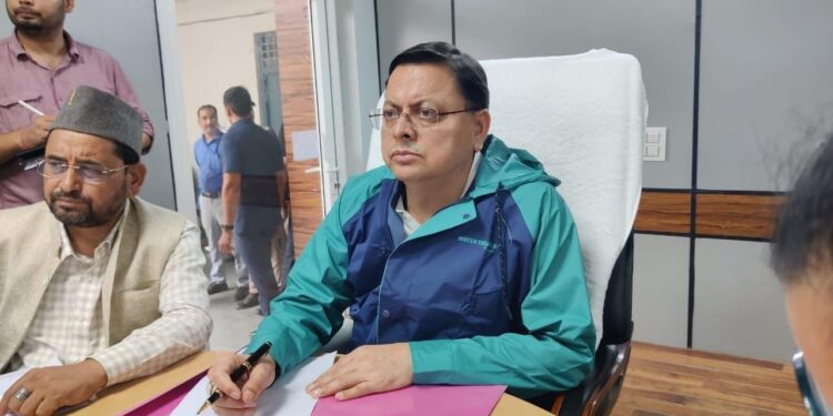 मुख्यमंत्री  पुष्कर सिंह धामी द्वारा उत्तरकाशी आपदा नियंत्रण कक्ष से राहत एवं बचाव कार्यों की समीक्षा