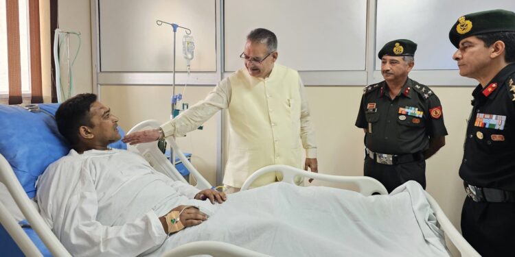 घायल सैनिकों के स्वास्थ्य का लिया जायजा, मंत्री गणेश जोशी ने जताई चिंता