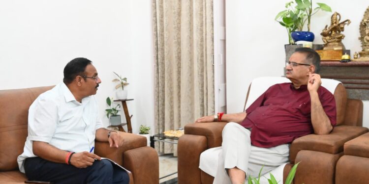 मंत्री गणेश जोशी का निर्देश – बरसात से क्षतिग्रस्त सड़कों व पुलों के निर्माण कार्य में लाएं तेजी